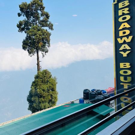 Luxury Stay At Hotel Broadway Boutique Mall Road Chowrasta Near Mahakal Temple Darjeeling  Exterior photo